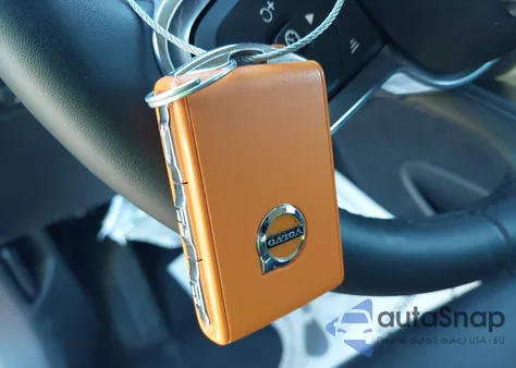 2022 Volvo Xc40 T5 Momentum z USA, uszkodzony, nr VIN YV4162UK1N2763065